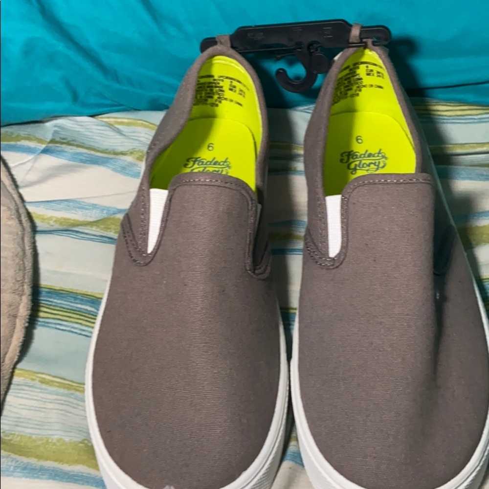 Canvas shoes